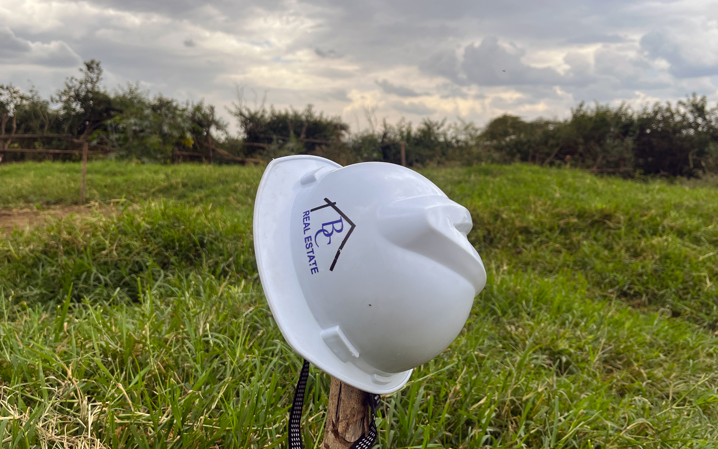 Beyichini real estate field hat